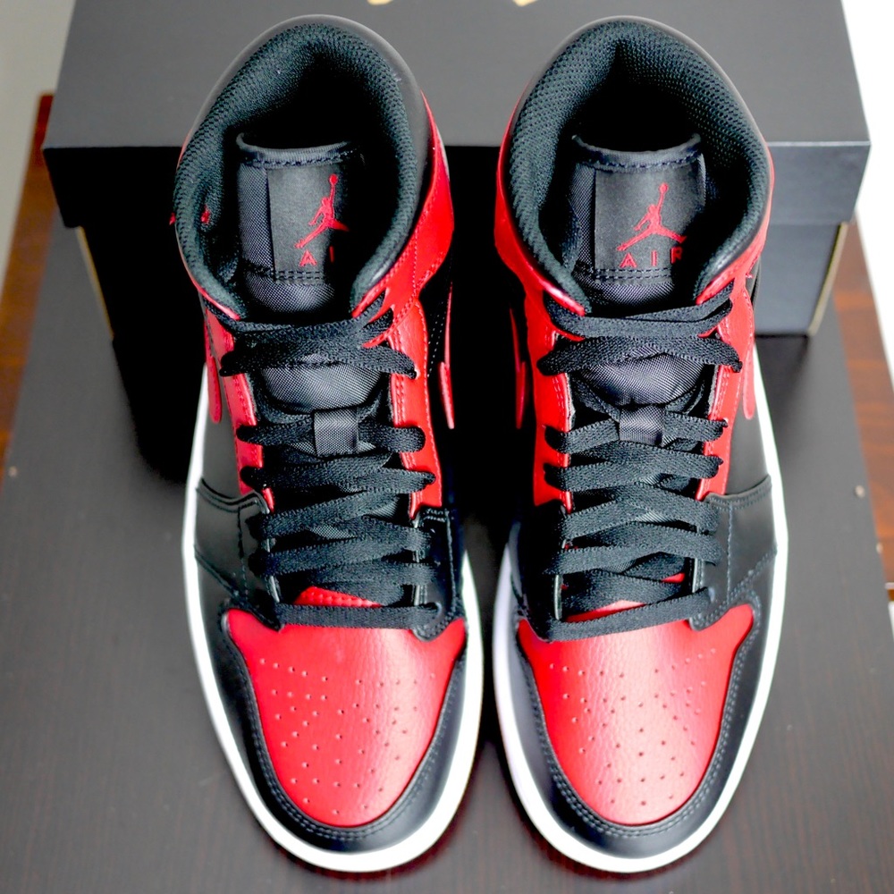 Nike Air Jordan 1 Mid Banned - Picture 3 of 4